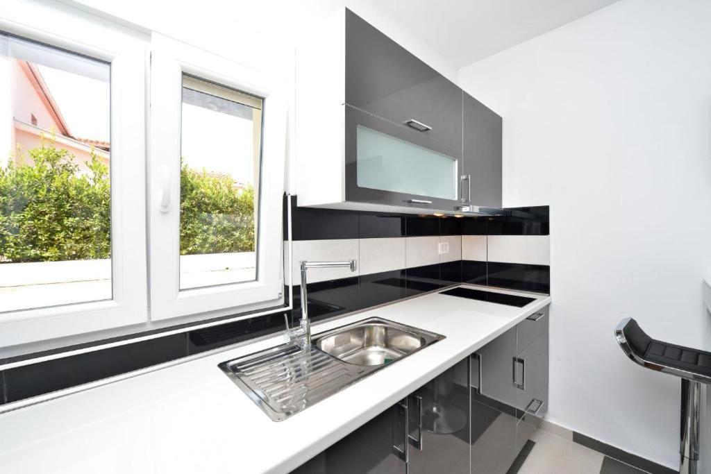 Villa Eni Бибине Екстериор снимка