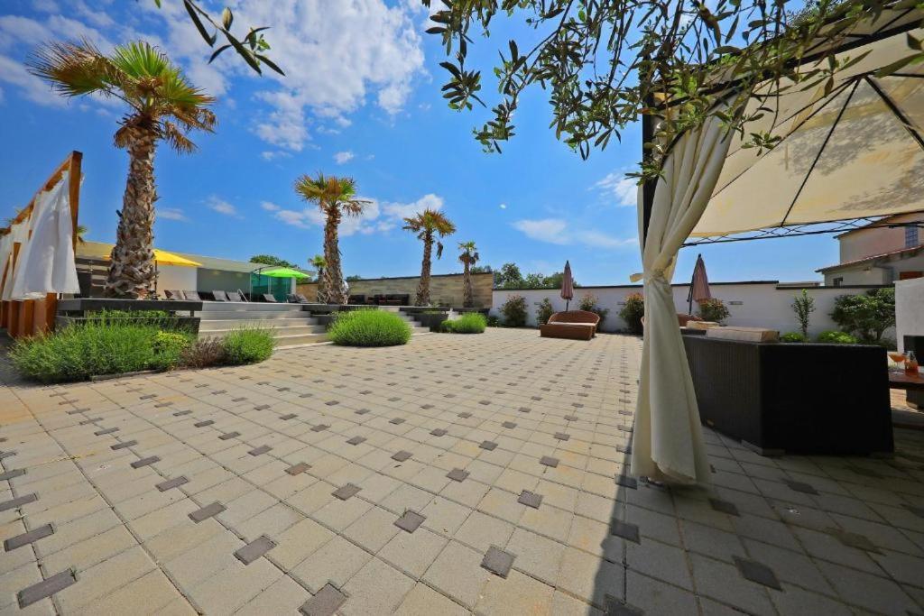 Villa Eni Бибине Екстериор снимка
